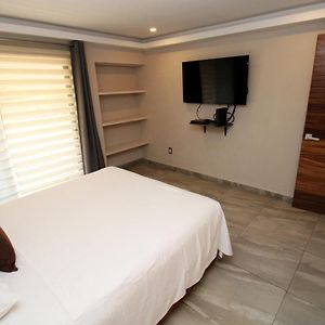 Deluxe King Studio
